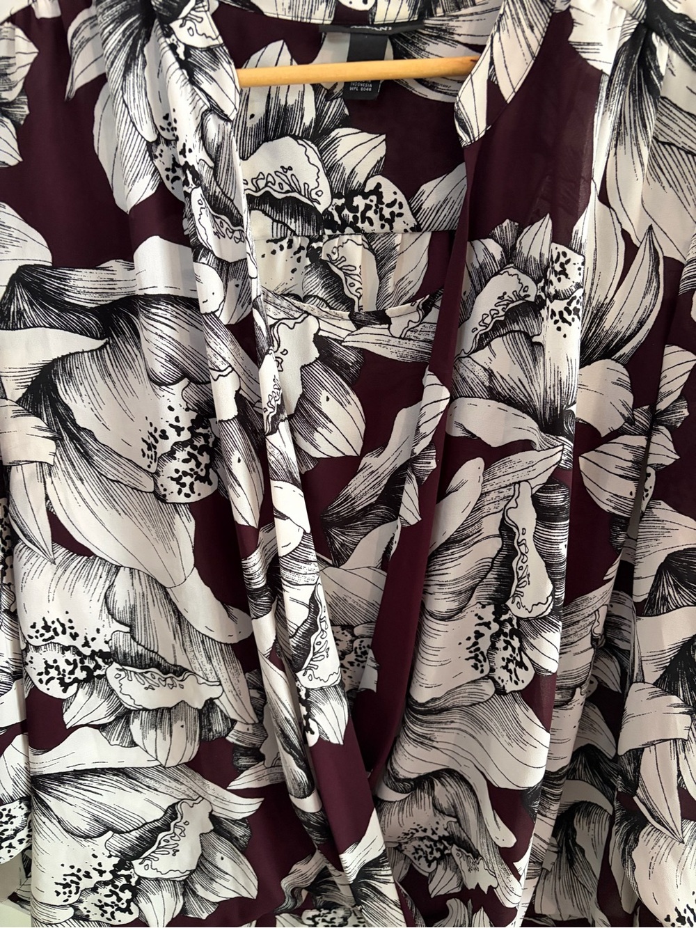 Alfani Eggplant Purple and White Floral Surplice Blouse - size 16 - Picture 3 of 11